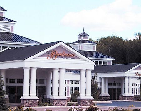Bertram Inn And Conference Center Aurora Екстер'єр фото