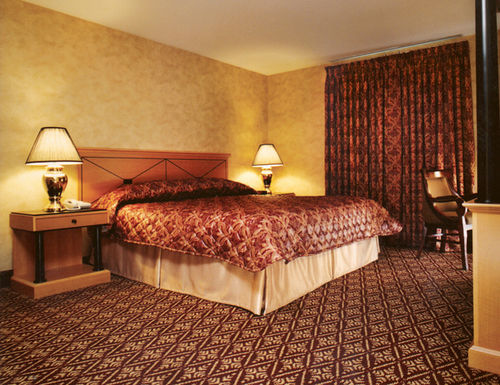 Bertram Inn And Conference Center Aurora Екстер'єр фото
