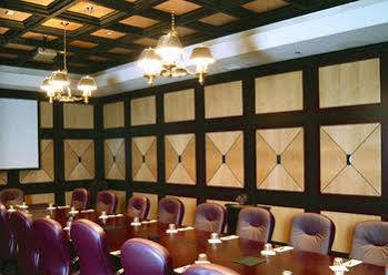 Bertram Inn And Conference Center Aurora Екстер'єр фото